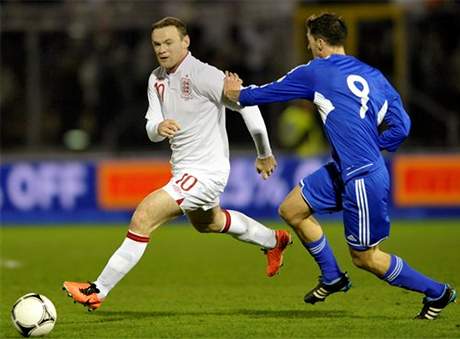 Tuyển Anh thi đấu: Rooney hay Welbeck tỏa sáng?