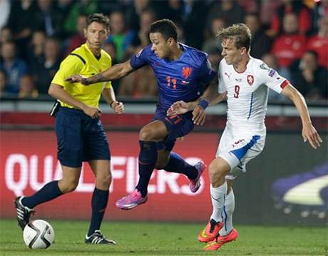 Hà Lan thi đấu: Giới hạn cuối cho Hiddink?