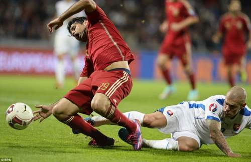Casillas mắc sai lầm, Tây Ban Nha thua sốc trước Slovakia 2