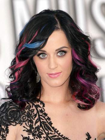 Katy Perry hóa "tắc kè hoa" với các màu tóc nhuộm 2