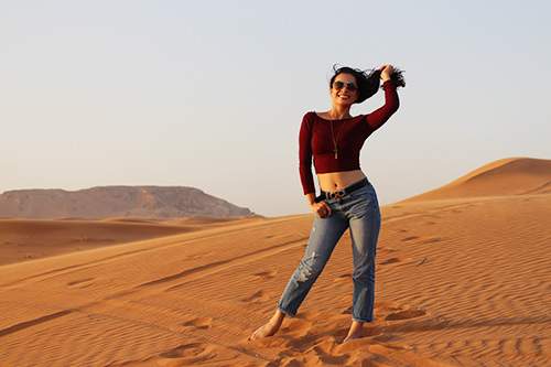 Thúy Hằng "lội" cát sa mạc ở Dubai 3