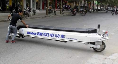 Chiếc xe đạp điện dài 4,7 mét chở được 11 người 2