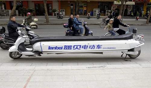 Chiếc xe đạp điện dài 4,7 mét chở được 11 người 3
