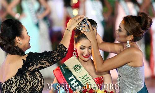 Hoa hậu Nước của Miss Earth 2013 bị tước danh hiệu