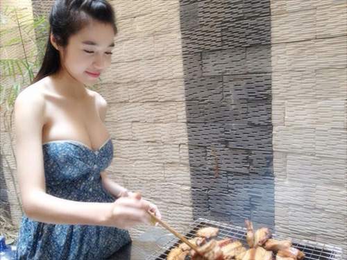Elly Trần: Từ hot girl “ngực khủng” đến bà mẹ ngoan hiền 3