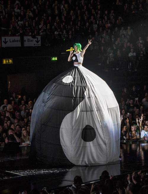 Những trang phục sân khấu "hàng độc" của Katy Perry 3