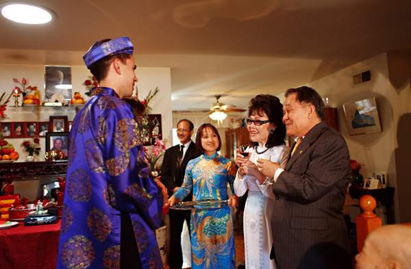 Lễ ăn hỏi ở đám cưới người Việt xa xứ 12