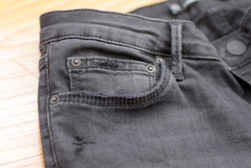 Mách bạn cách tự chế jeans rách cực ngầu 6