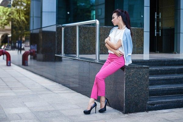 Những mẫu quần vải giúp phụ nữ công sở tự tin 15