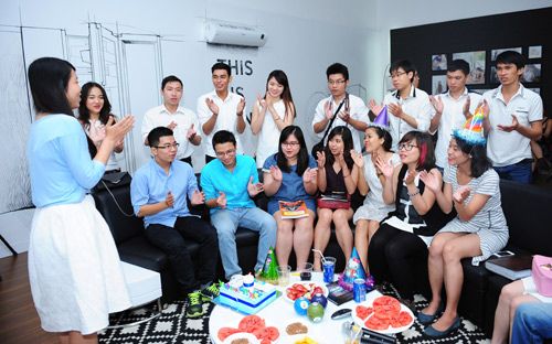 Bạn trẻ tổ chức tiệc sinh nhật bất ngờ tại Samsung House. 8