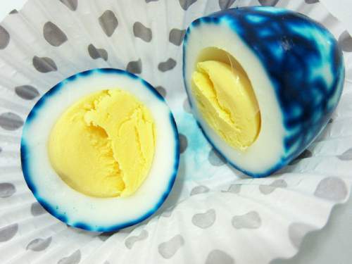 Trang trí quả trứng đẹp mắt với hoa văn màu sắc 16