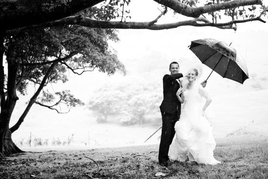 Bí quyết chụp ảnh cưới độc đáo ngày mưa 10