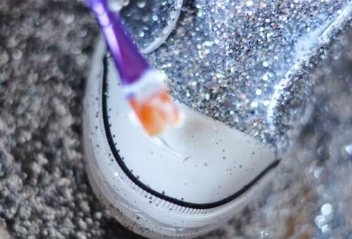 Biến hóa những đôi giày Converse trở nên lấp lánh 8