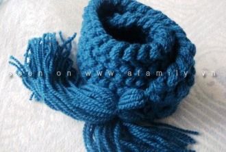 Hướng dẫn 4 bước đơn giản làm khăn len không cần đan 7
