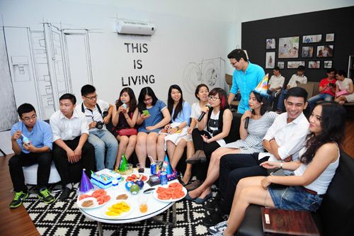 Bạn trẻ tổ chức tiệc sinh nhật bất ngờ tại Samsung House. 9