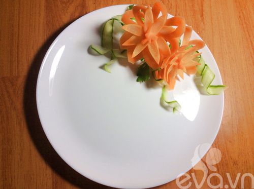 Cách tỉa hoa cà rốt cực đẹp để trang trí món ăn 8