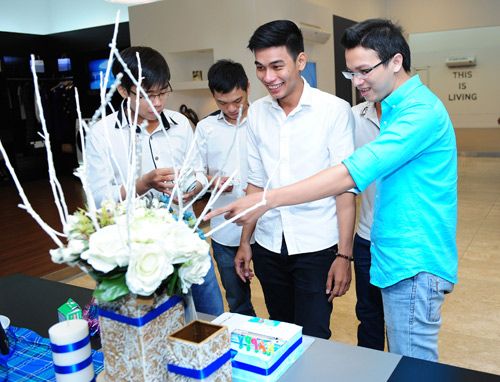 Bạn trẻ tổ chức tiệc sinh nhật bất ngờ tại Samsung House. 7