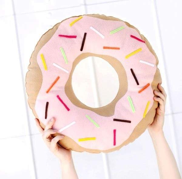 Cách may gối handmade hình bánh Donut tặng bé 7