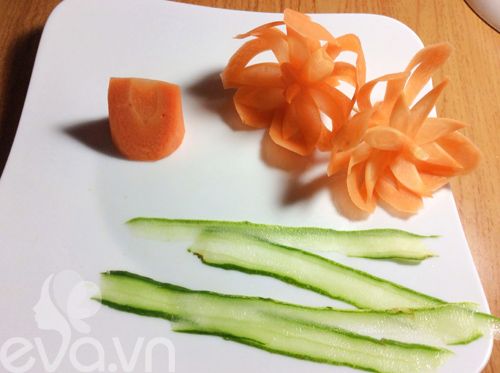 Cách tỉa hoa cà rốt cực đẹp để trang trí món ăn 6