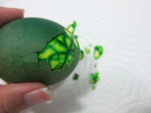 Trang trí quả trứng đẹp mắt với hoa văn màu sắc 9