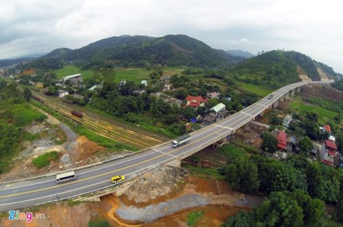 Phong cảnh kỳ vĩ trên tuyến cao tốc dài nhất Việt Nam 6