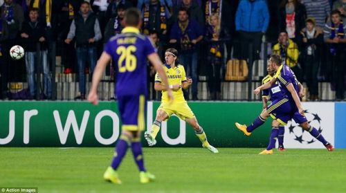 Hazard sút hỏng penalty, Chelsea suýt ôm hận trước Maribor 7