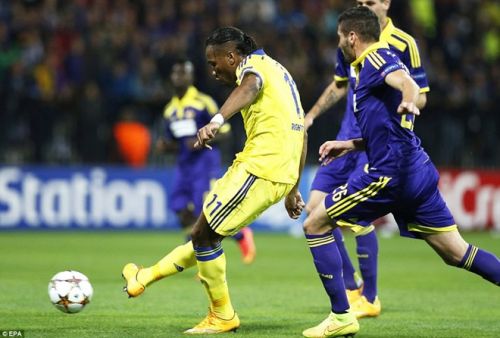 Hazard sút hỏng penalty, Chelsea suýt ôm hận trước Maribor 3