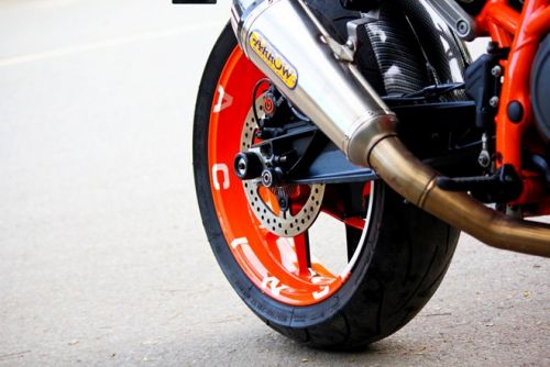 KTM 690 sơn mâm màu cam đen của biker Sài Gòn 5