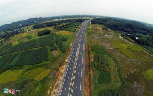 Phong cảnh kỳ vĩ trên tuyến cao tốc dài nhất Việt Nam 14