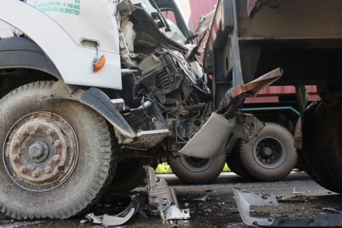 Hai vụ tai nạn liên tiếp trên đại lộ Mai Chí Thọ