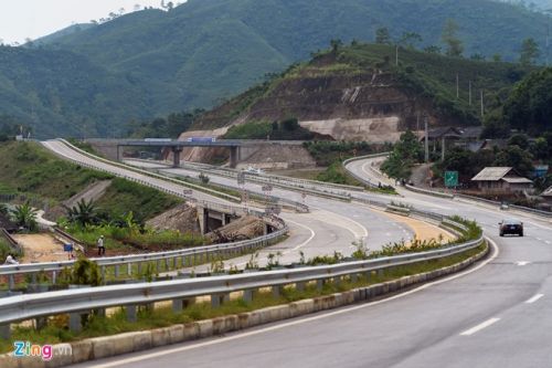Phong cảnh kỳ vĩ trên tuyến cao tốc dài nhất Việt Nam 7