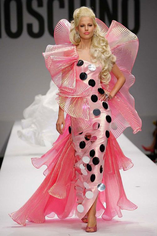 Búp bê Barbie "đổ bộ" sàn diễn của Moschino 20
