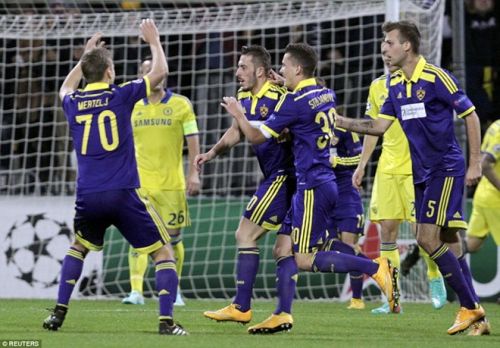Hazard sút hỏng penalty, Chelsea suýt ôm hận trước Maribor 8