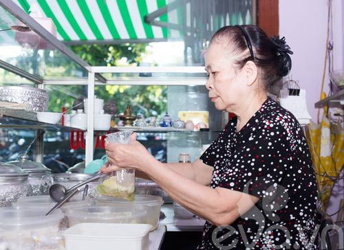 Chè Thái Lan ngọt mát trên phố Kim Mã 3