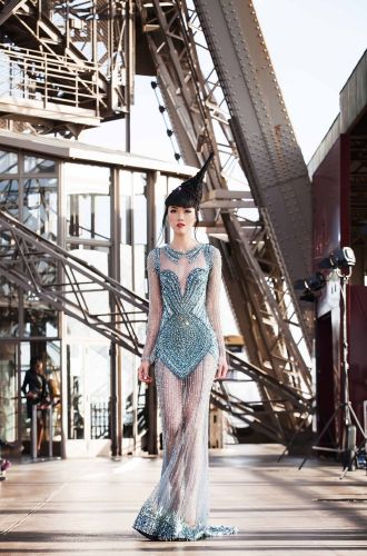 Hoàng Hải diễn show thời trang ngay trên tháp Eiffel Paris 4