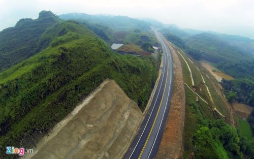 Phong cảnh kỳ vĩ trên tuyến cao tốc dài nhất Việt Nam 4
