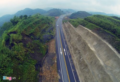 Phong cảnh kỳ vĩ trên tuyến cao tốc dài nhất Việt Nam 3