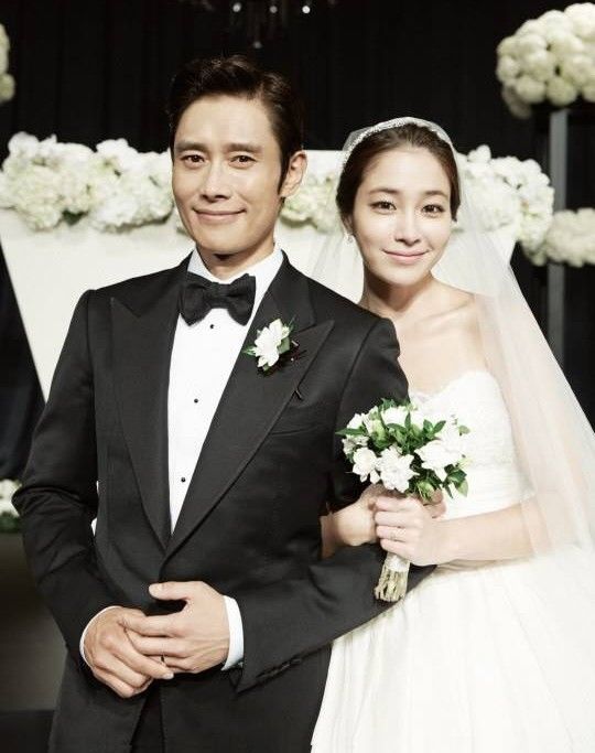Lee Byung Hun được vợ tha thứ sau scandal ngoại tình