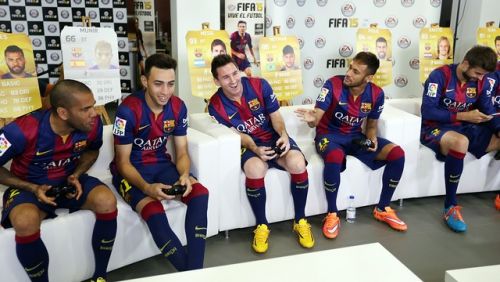 Messi cười ngả nghiêng khi thử tài trên FIFA 15 2