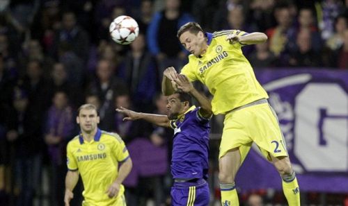 Hazard sút hỏng penalty, Chelsea suýt ôm hận trước Maribor