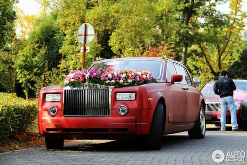 Rolls-Royce và Maybach cùng màu làm xe hoa 2
