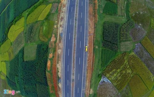 Phong cảnh kỳ vĩ trên tuyến cao tốc dài nhất Việt Nam 13
