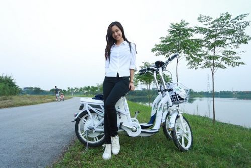 Hot girl Việt mặc đồng phục giản dị và xinh xắn 2