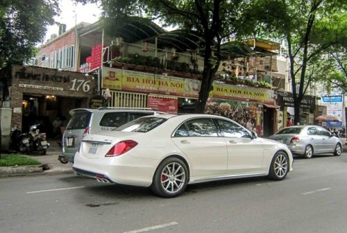 Mercedes S63 AMG giá 9 tỷ lăn bánh trên phố Sài Gòn 2
