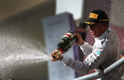 Hamilton tiến gần ngôi vô địch sau chiến thắng tại US GP 14