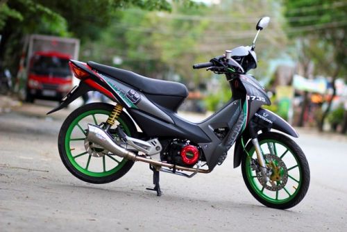 Honda Wave RS độ đồ chơi hàng hiệu của biker Sài Gòn