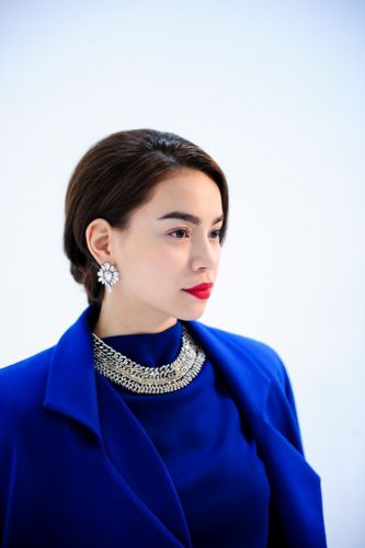 Hà Hồ tranh thủ ăn vội ở hậu trường Fashionista Việt Nam 13