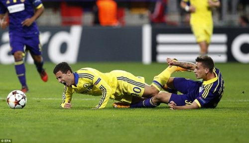 Hazard sút hỏng penalty, Chelsea suýt ôm hận trước Maribor 6