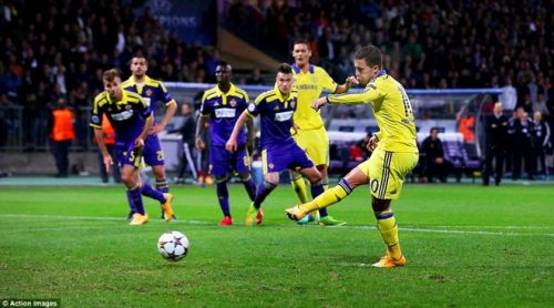 Hazard sút hỏng penalty, Chelsea suýt ôm hận trước Maribor 11