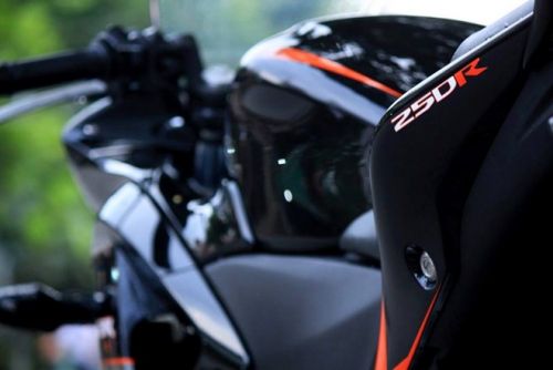 Honda CBR 250R phối màu cam, đen của biker Hà Nội 3